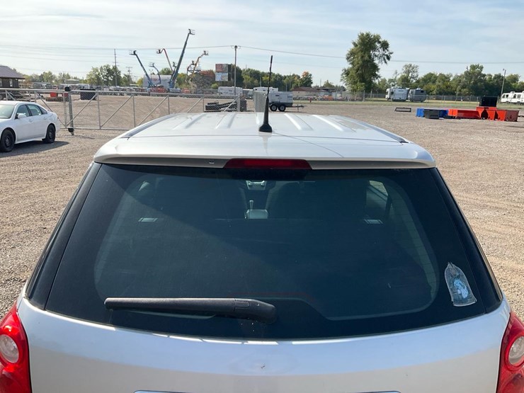 2010-chevrolet-equinox-ls-image-25