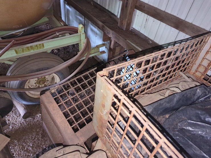 (4)-32"x41"x14"wire-crates-with-miscellaneous-farm-supplies-image-4