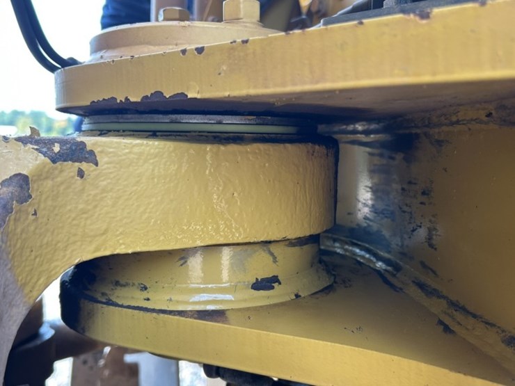 caterpillar-745-image-34