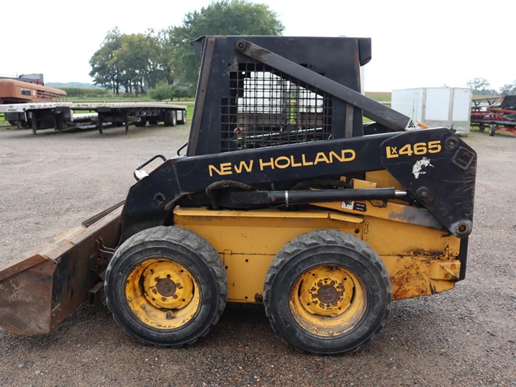 new-holland-l465-image-8