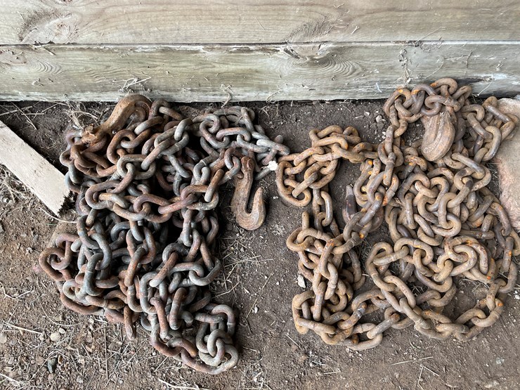 #7137-•-4-chains-and-2-binders-image-3
