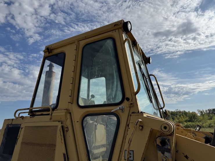 caterpillar-953-image-22