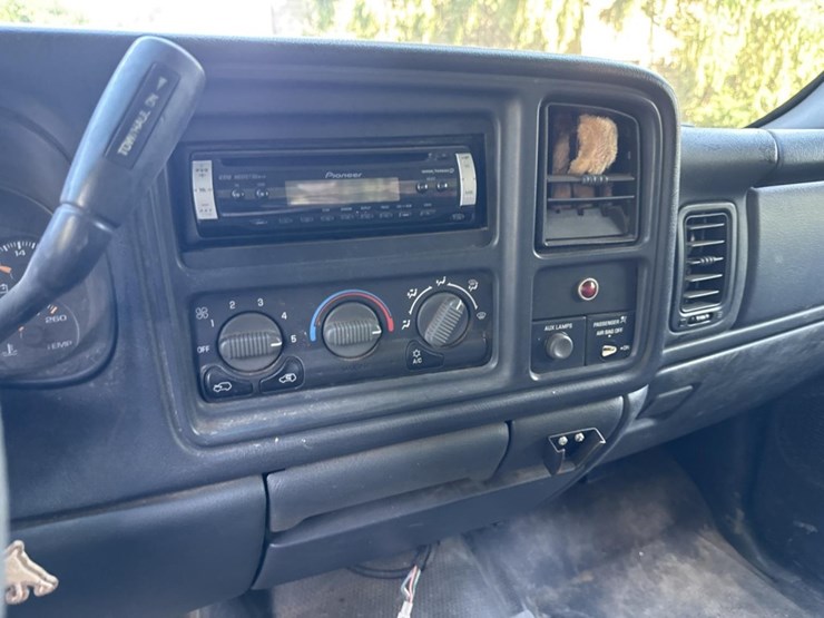 2001-chevrolet-3500-image-31