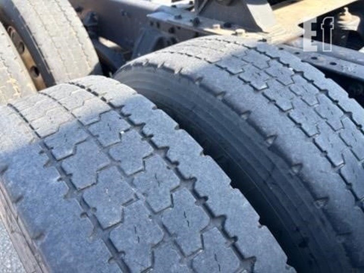 2016-kenworth-t880-image-15