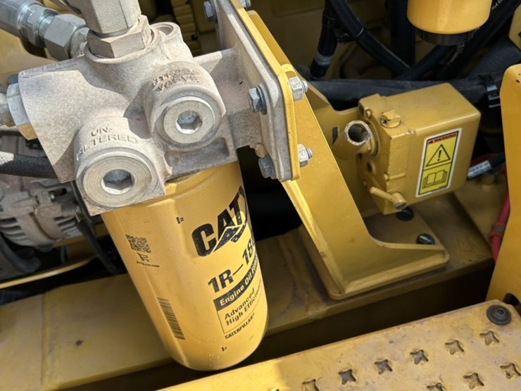 caterpillar-745-image-65