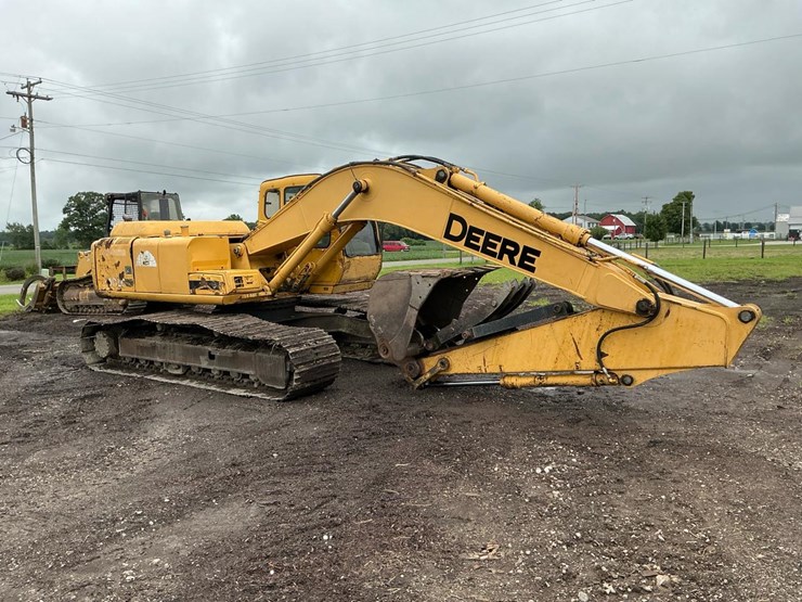 deere-200-lc-image-15