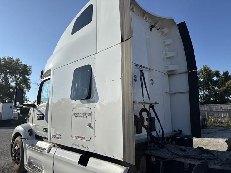 2022-peterbilt-579-image-28