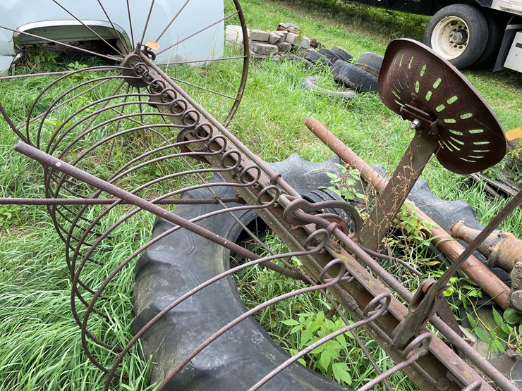 #7129-•-steel-wheel-spring-tine-impliment-image-5