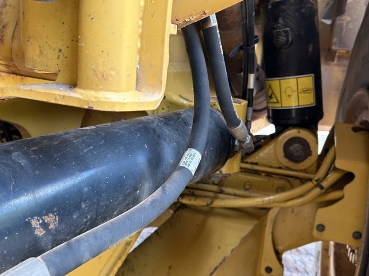caterpillar-745-image-31