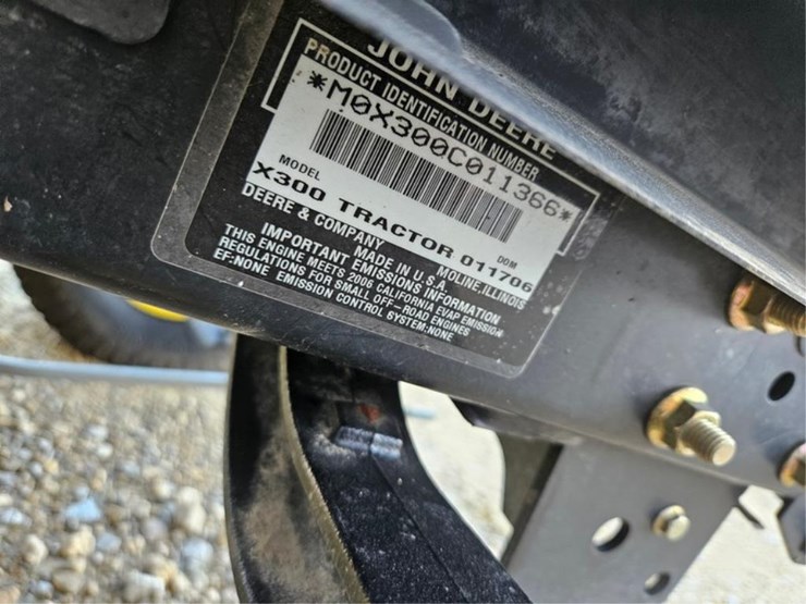 john-deere-x300-image-32