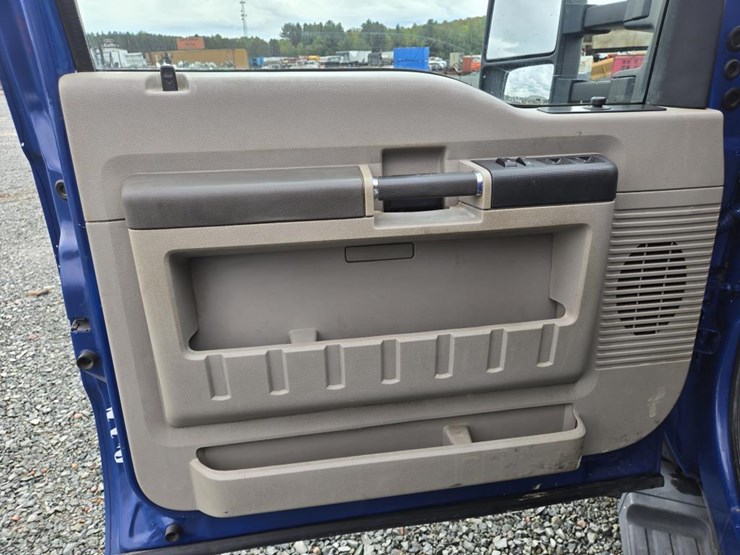 2009-ford-f550-image-55