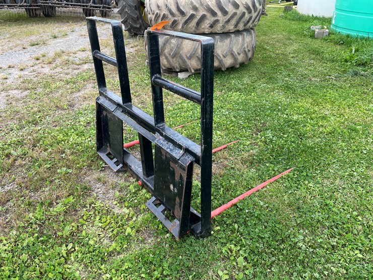 #7119-•-hoover-universal-skid-steer-bail-spear-image-2