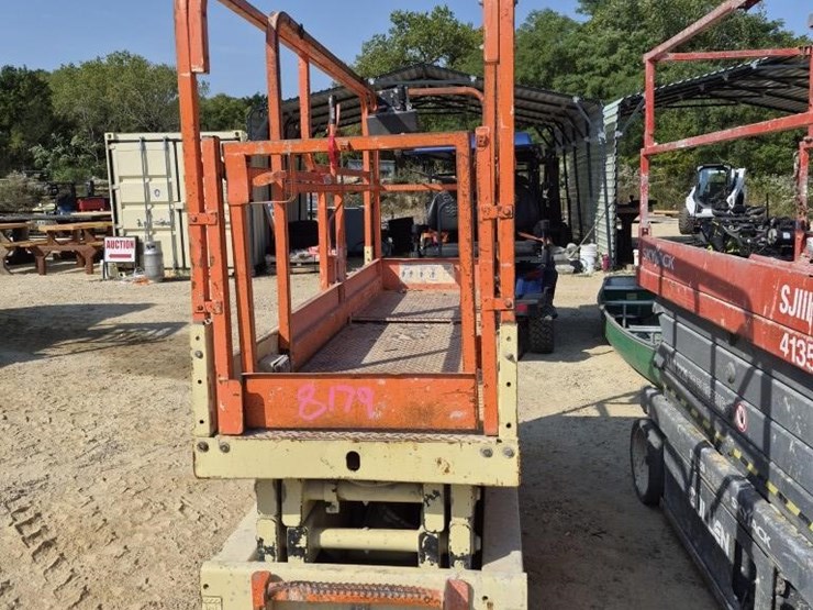1996-jlg-2033e-image-1