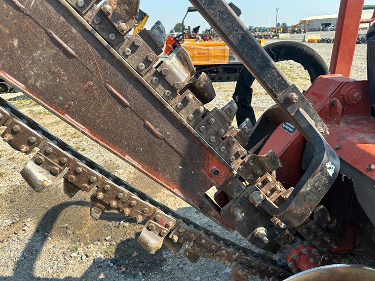 2004-ditch-witch-3700-image-11