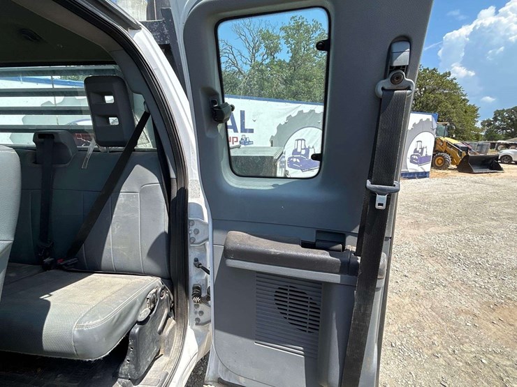 2016-ford-f550-image-16