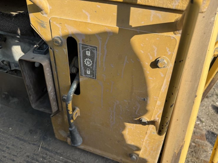 caterpillar-953-image-42