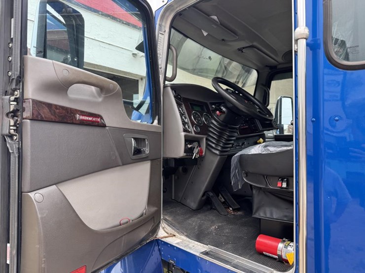 2019-kenworth-t270-image-54