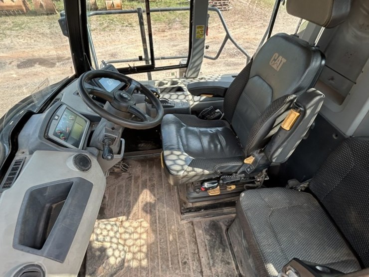 caterpillar-745-image-74