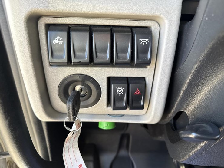 2022-peterbilt-579-image-48
