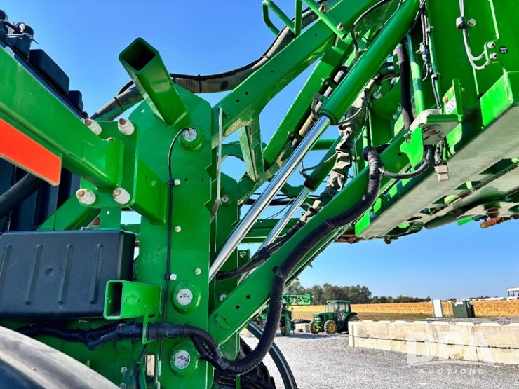 2014-john-deere-r4038-image-64
