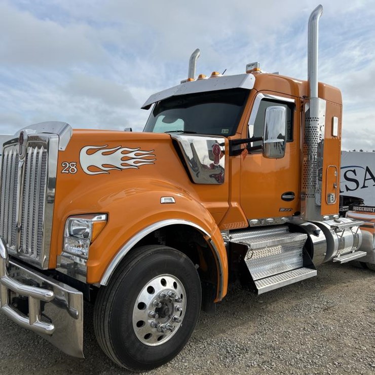 2023 KENWORTH W990