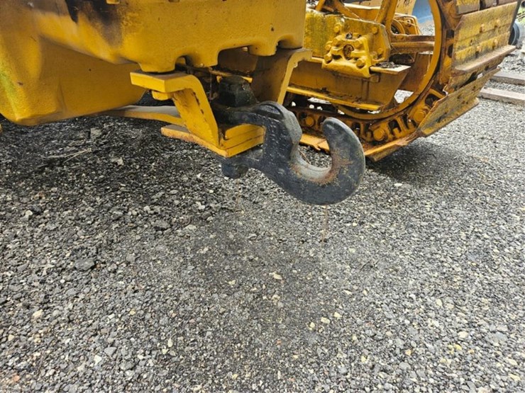 2013-caterpillar-d6-image-9
