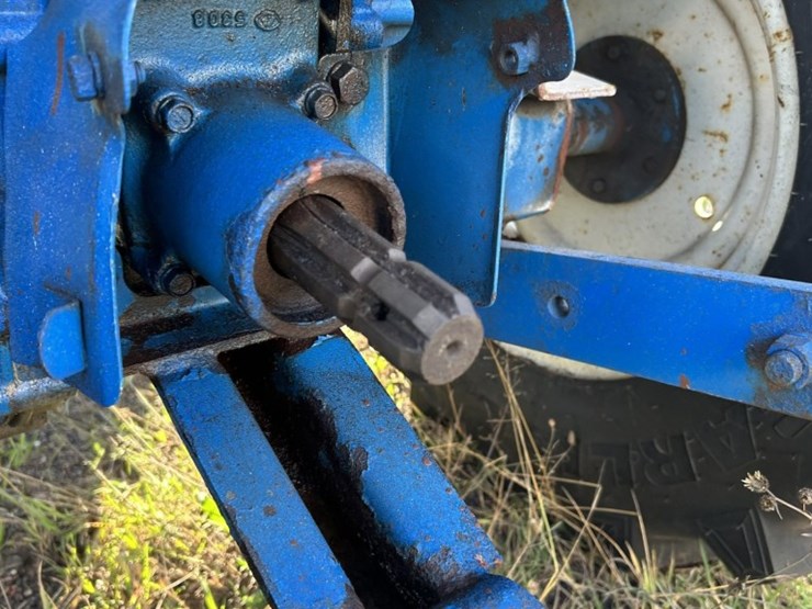 ford-1220-image-33