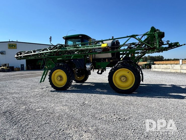 2014-john-deere-r4038-image-19