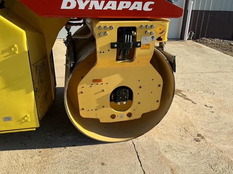 2008-dynapac-cc222hf-image-37