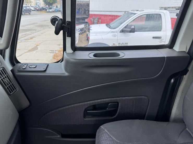 2017-international-durastar-4300-image-42