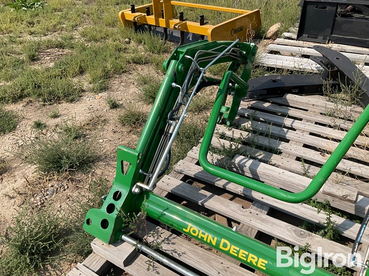 2020-john-deere-220r-image-10