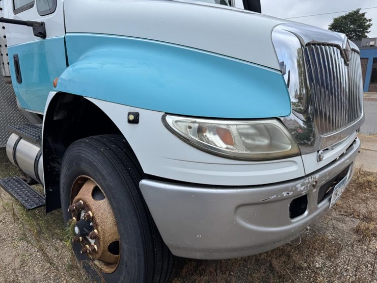 2004-international-durastar-4400-image-13