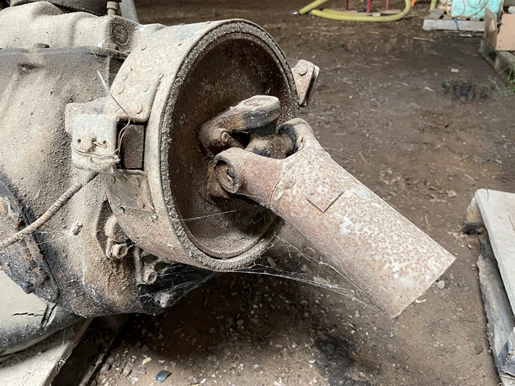 #7165-•-engine-and-transmission-image-18
