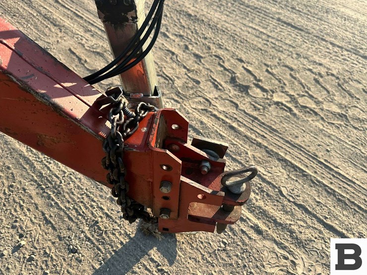 new-holland-216-image-32