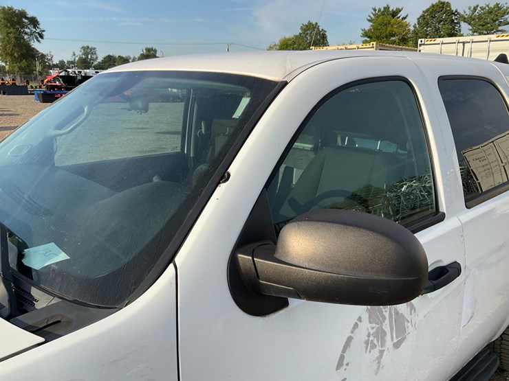 2014-chevrolet-tahoe-image-15