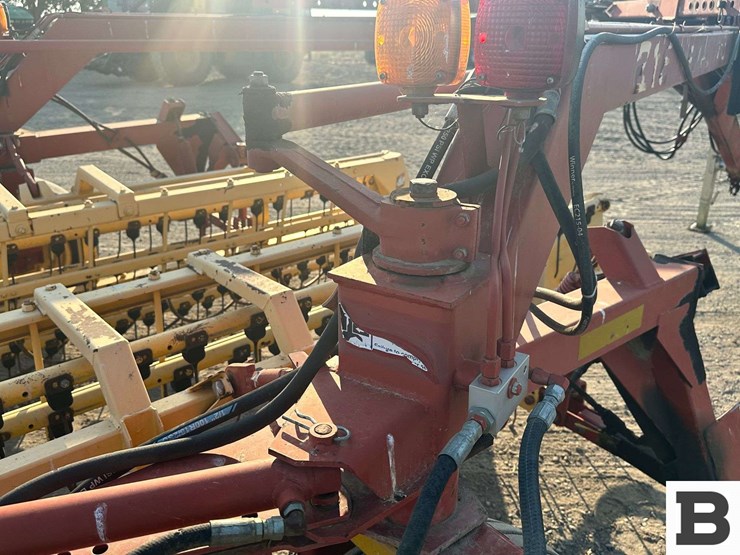new-holland-216-image-27
