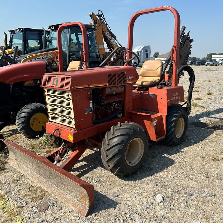 2004 DITCH WITCH 3700