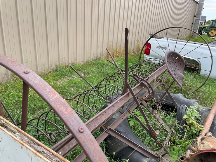 #7129-•-steel-wheel-spring-tine-impliment-image-7