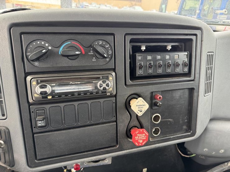 2004-international-durastar-4400-image-51