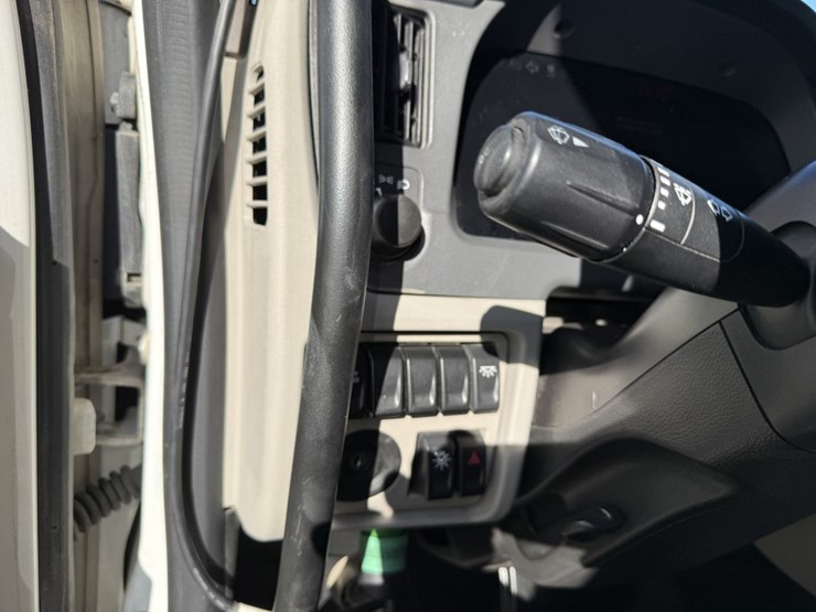 2022-peterbilt-579-image-52