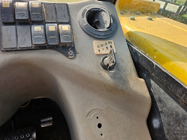 2001-jcb-520-image-48
