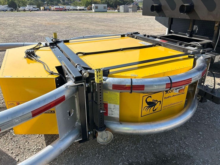 2018-international-durastar-4300-image-25