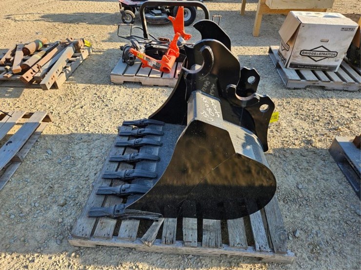 #1162-•-kubota-kx080-35"-excavator-bucket-image-2