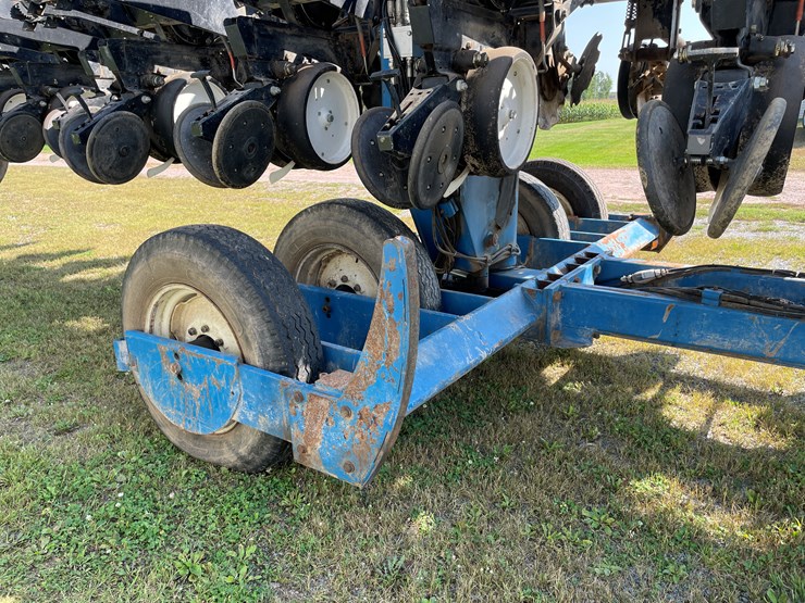 kinze-2300-image-10
