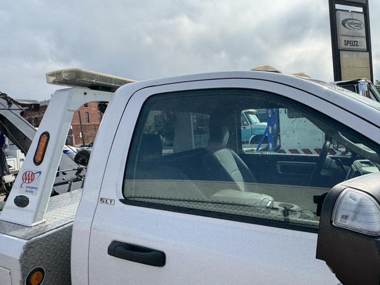 2017-ram-5500-slt-image-16