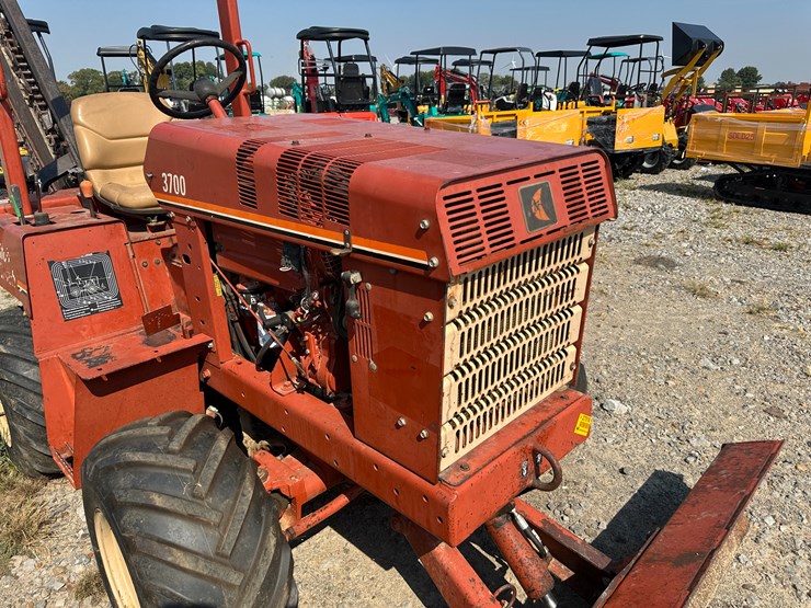 2004-ditch-witch-3700-image-25