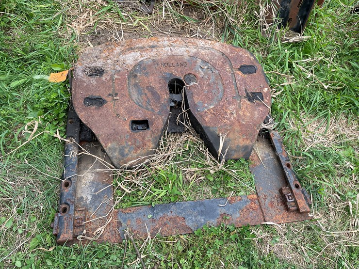#7123-•-holland-semi-5th-wheel-plate-image-1