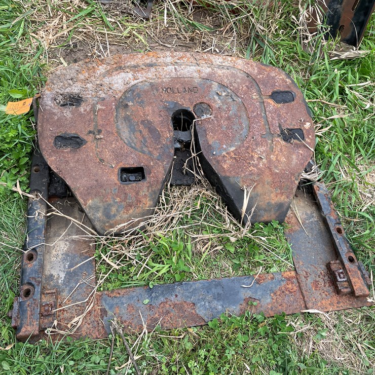 #7123 • Holland Semi 5th Wheel Plate