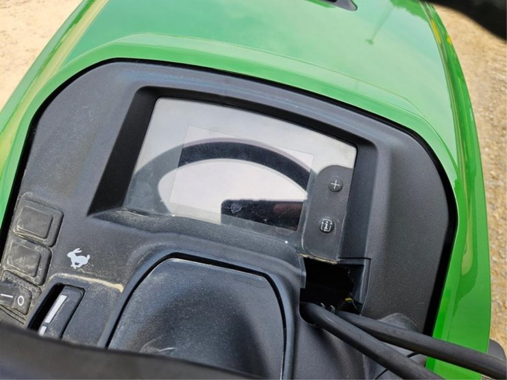 john-deere-x730-image-25