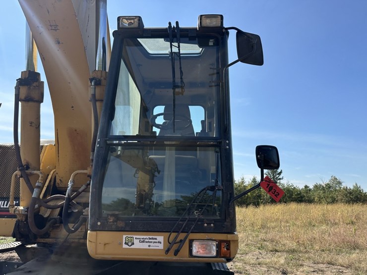 2001-caterpillar-m320-image-10
